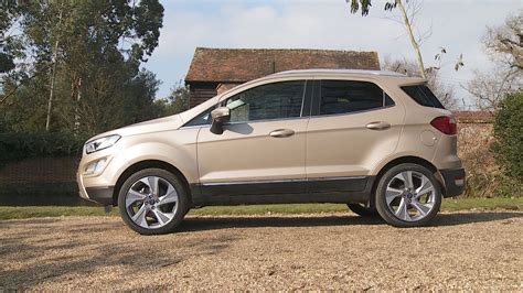 Lentelė, lyginanti Ford EcoSport su pagrindiniais konkurentais