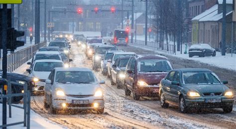 infografika: prabangių automobilių (virš 60 tūkst. eurų) pasiskirstymas Baltijos šalyse ir kaimyninėse valstybėse