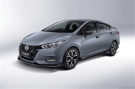 Nissan Almera salono interjeras