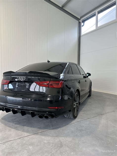 Automobilių detalių lentynos parduotuvėje „Greitis“