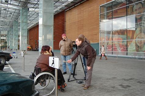 Teminė nuotrauka: neįgalusis, vairuojantis specialiai pritaikytą automobilį