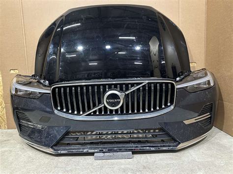 Volvo XC60 eksterjeras ir priekiniai žibintai