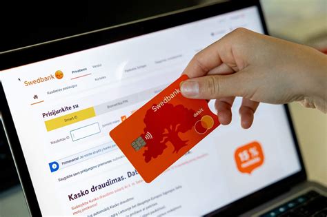 paveikslėlis su mokėjimo kortelėmis ir užrašais