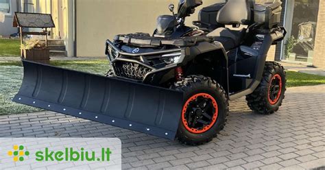 Iveco Trakker kelių priežiūros sunkvežimis su sniego valytuvu ir barstytuvu