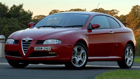 Alfa Romeo GT variklio skyriaus vaizdas remonto metu