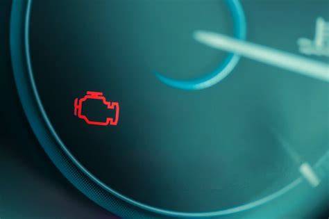 Simptomų pavyzdžiai: užgesęs variklis, nelygus darbas, „Check Engine“ lemputė