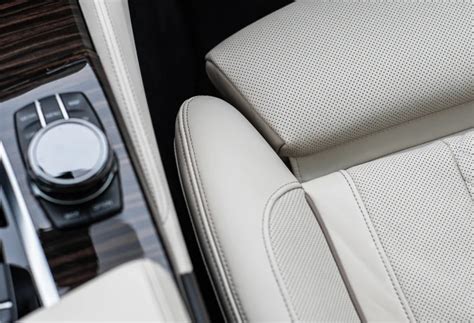 Teminė nuotrauka, automobilių salono fragmentas su šildomomis sėdynėmis