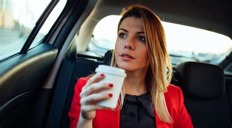 Teminė nuotrauka, moteris, sėdinti automobilyje