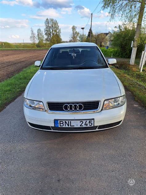 Automobilio „Audi A4“ avarijos vietoje nuotrauka