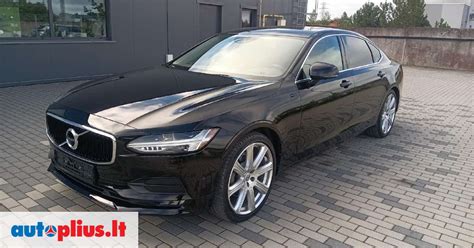 Tematinė nuotrauka: Volvo S90 sedanas stovėjimo aikštelėje