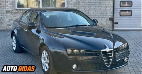 Alfa Romeo 159 sedanas kelyje