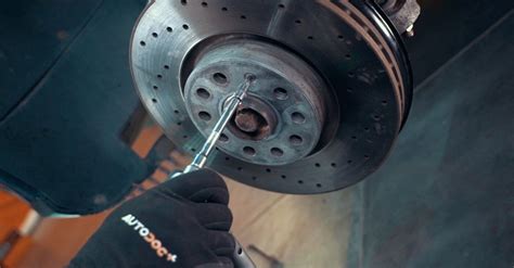 Jaguar automobilio padangų ir stabdžių disko detalė