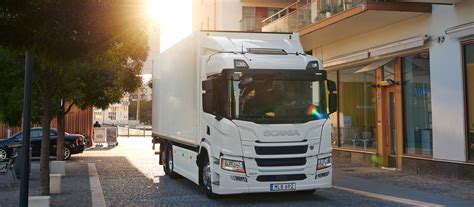 Elektrinio krovininio sunkvežimio testavimas miške (Scania)