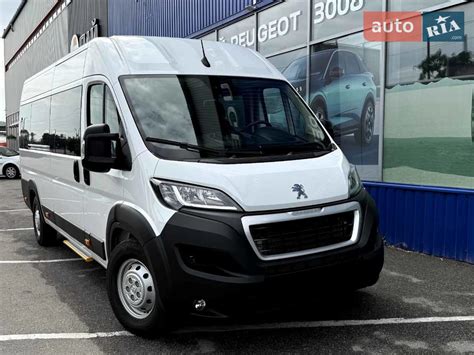 Istorinė PEUGEOT Boxer dizaino eskizų iliustracija