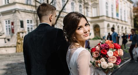 Tematinė nuotrauka: nuotaka vilkiko kabinoje