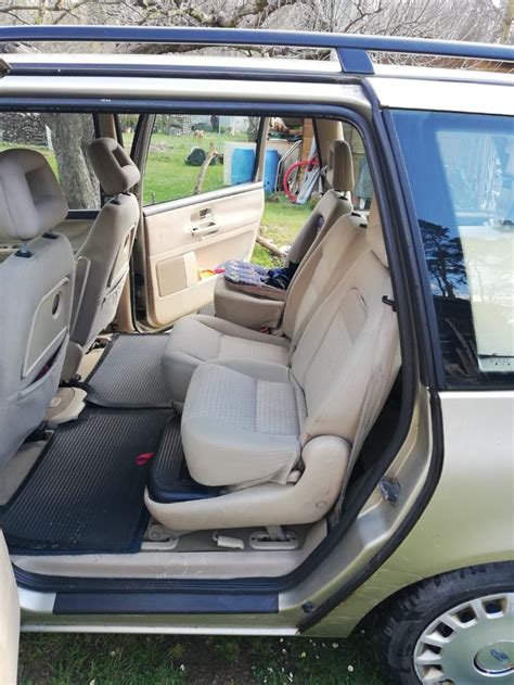 Ford Galaxy interjeras su sulankstytomis sėdynėmis, demonstruojantis krovinių erdvę