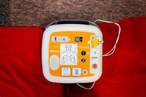 Teminė nuotrauka: defibriliatorius ir jo naudojimo instrukcijos