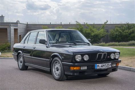 BMW E28 pakabos renovacijos pavyzdys