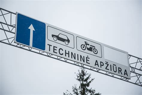 Motociklas, apšviestas techninės apžiūros centre