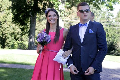 Idėjos nuotraukai: Ieva Mackevičienė, nuotrauka, simbolizuojanti naują pradžią, galbūt su rankinėmis ar kosmetikos priemonėmis.
