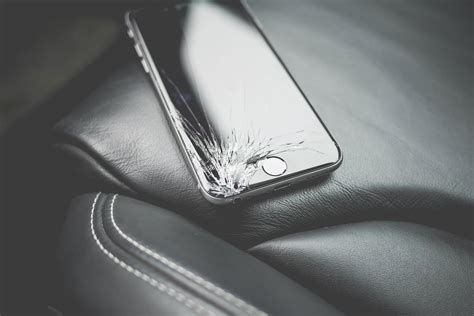 Išmaniojo telefono ekranas su navigacijos programėle