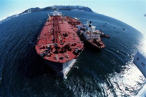 Tematinė nuotrauka: tanklaivis „Exxon Valdez“ ant seklumos