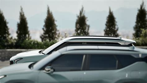 Kia Sorento trečiosios kartos visureigio išorės vaizdas, pabrėžiantis tvirtą kėbulą ir modernų dizainą