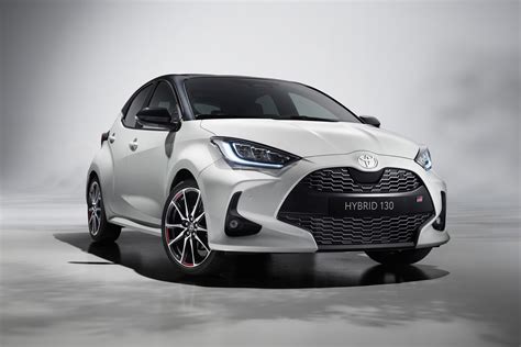 Teminis Toyota Yaris atnaujinto modelio nuotrauka