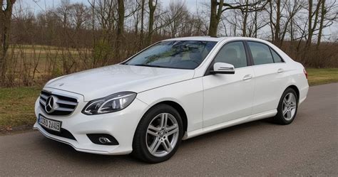 Mercedes-Benz E klasės (W213) eksterjero nuotrauka