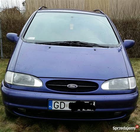Ford Galaxy Mk1 su dyzeliniu varikliu važiuojantis užmiesčio keliu