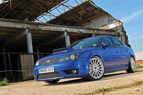 Infografika apie Ford Mondeo ST220 kuro sąnaudas mieste ir trasoje