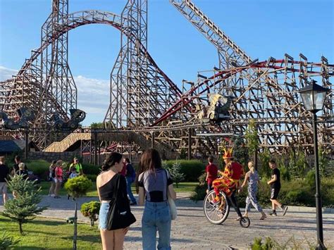 Energylandia atrakcionų parkas su įvairiais kalneliais ir pramogomis
