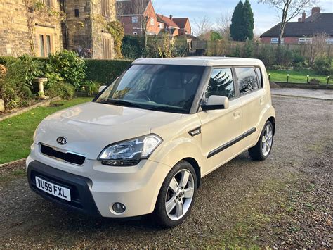 Kia Soul 2009 m. interjeras su raudonais akcentais