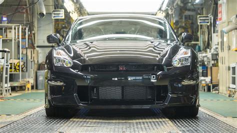 Modifikuota Nissan GT-R R35 pavarų dėžė su sustiprintais komponentais