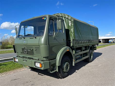 Infografika apie Mercedes-Benz 1017 4x4 matmenis ir svorį