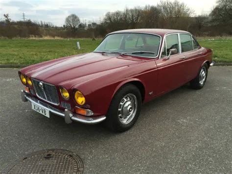 Infografika: Jaguar XJ6 laikmečio plėtotė ir V8 varikliai