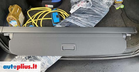„Volvo XC60“ interjero detalės, pabrėžiant kokybę