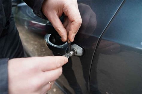 Automobilio durų spynelės ir rakto schemos