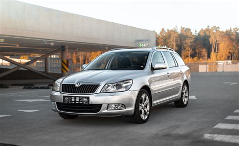 automobiliai ford fiesta ir skoda octavia