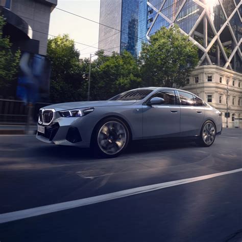 BMW elektromobilio interjeras, pabrėžiantis modernumą ir tylą