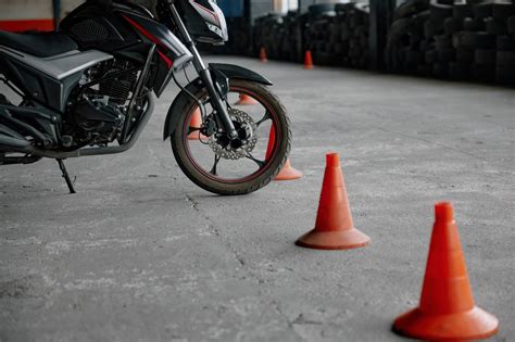 Sunkiausia užduotis motociklo egzaminui - aštuoniukė