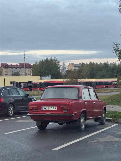 Tarybinių automobilių gamybos pradžios infografika