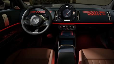 Nissan Juke automobilio interjeras su moderniu prietaisų skydeliu
