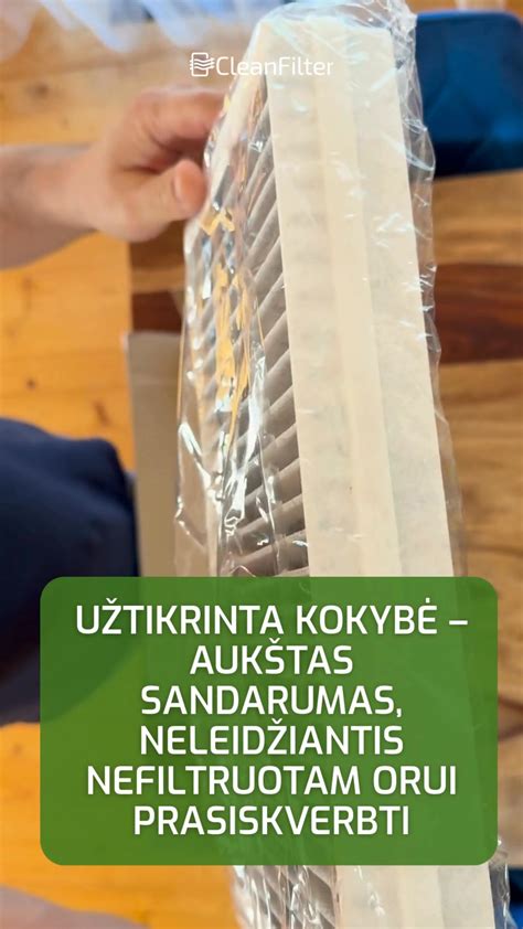 Schema: Anglies pluošto sluoksnių klojimo procesas (layup), vaizduojantis pluošto orientaciją ir dervos sluoksnius.