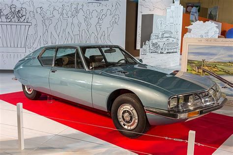 Istorinis Opel automobilis su raketomis