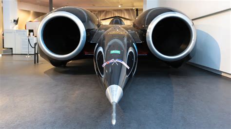 Automobilio greičio rekordo pavyzdys (pvz., Thrust SuperSonic Car)