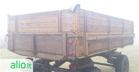 Traktoriaus priekaba su stabdžių sistema