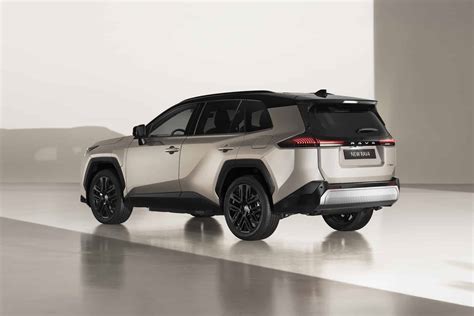 Pirmos kartos Toyota RAV4 reklaminė nuotrauka