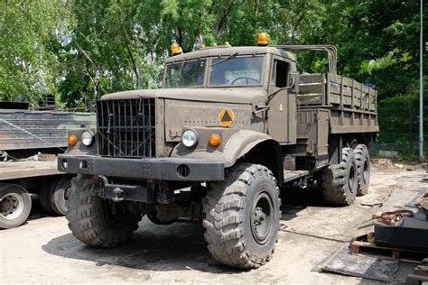 Schema: KrAZ-255B su „inkilais“ ir „ūsais“
