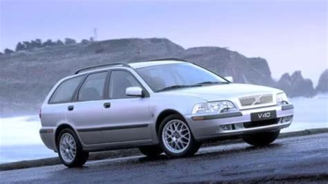 Volvo V40 2002 metų automobilio transmisijos schema su pavaizduotu atbulinės eigos davikliu